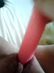 Muschi mit Vibrator gefickt