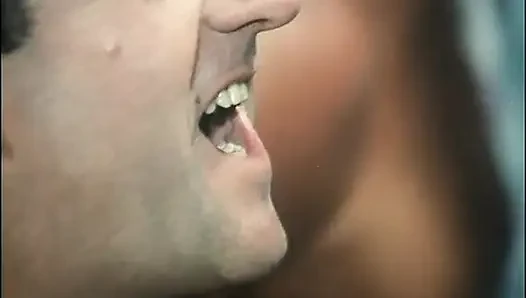 Üç seksi kız sert yarak alıyor