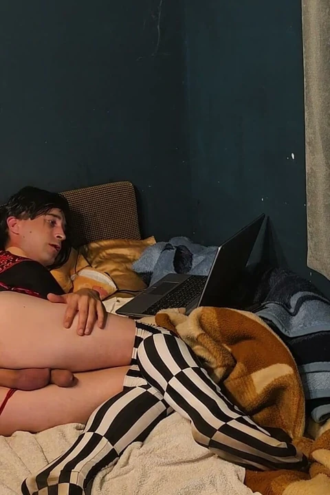 Orgasam'a kadar deliğimi sikiyorum