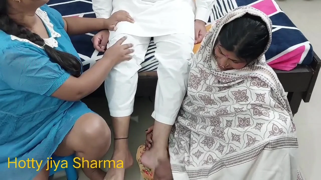 Budhi Maa Ne Apni Beti ko Karza Maaf Krwane Ke Liye Jameendaa Se Chudwaya