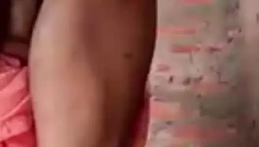 Desi village ki bhabhi apne lover ko video call pe gand aur chut dikha