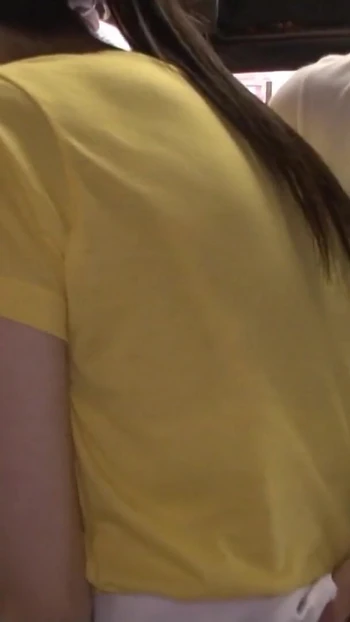 Падающий момент из "Кухонная горничная в азиатском магазине трахается каждый мужчина в магазине"