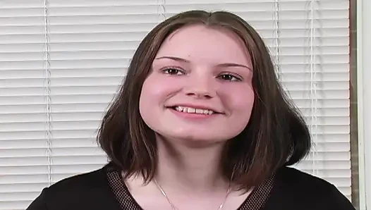 Çaresiz amatörler Tatiana Kush ilk kez filme yarak emiyor