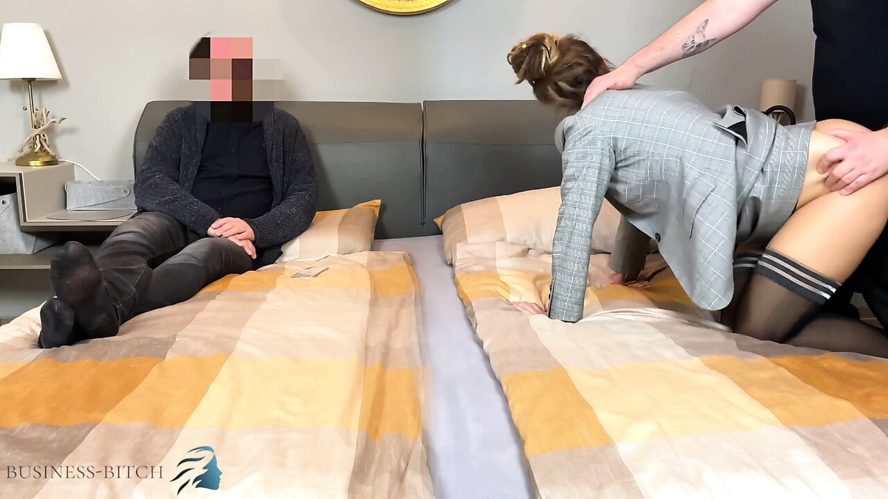Üçlü seks toplantısı - stajyer patron sikikleri, orospu