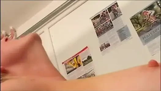 Esmer genç kız sert sikiliyor- dvd
