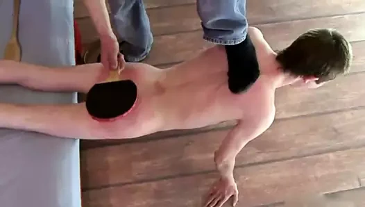 gay şaplak sahne 23