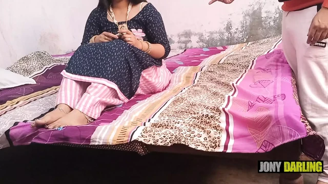 Randi amma ko kothe pe jakar bete ne paise dekar khoob choda, amma ne bete ke liye dance bhi kiya.