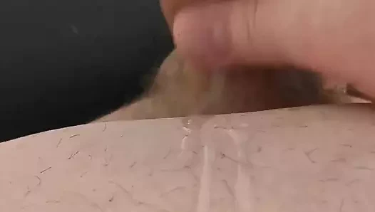 Şişman adam taytla ve çorapla mastürbasyon yapıyor