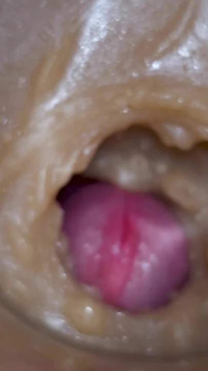 Aşırı yakın çekim!  Büyük dozda sperm amcık oyuncağı enjekte ediyor kamera 4k | Klip 2