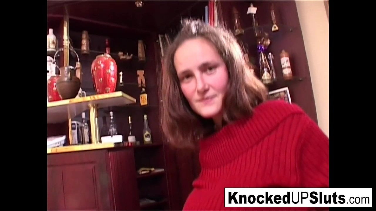 Busty hamile esmer sikikleri bir büyük siyah horoz