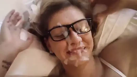 EJACULARE PE FATA - COMPILATIE