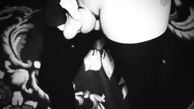 Korkak çük sızıntıları ve patlar üzerinde web kamerası