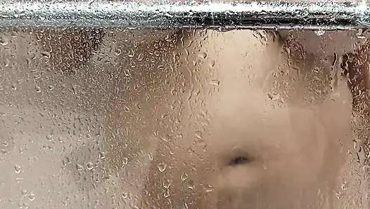 Büyük memeli üvey kız kardeş