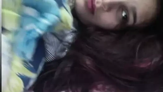 Büyük memelerini göster