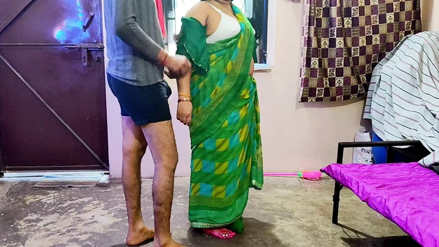 Hintli üvey erkek kardeşinin