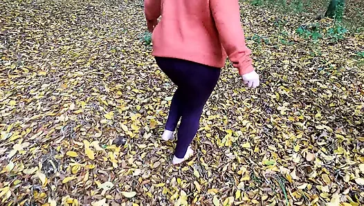 Çıplak göğüsler ormanda cezalandırılıyor