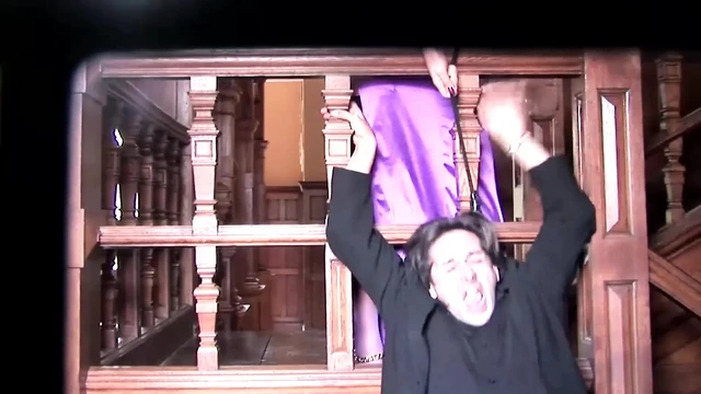 Sarışın Orta Yaşlı Seksi Elit Fahişe Kalın Yarağı Emiyor