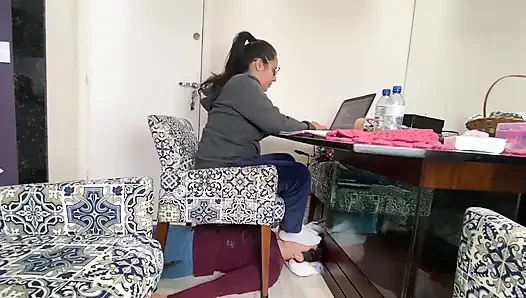 Tanrıça Kiffa'nın kullanmak için gerçek hayat köleleri var