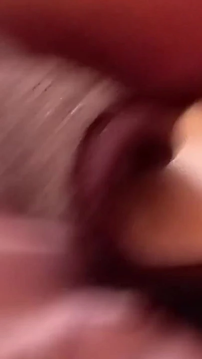 "Bir gece içki içildikten sonra kocamın arkadaşıyla bir otelde harika seks yaptık" den güçlü an