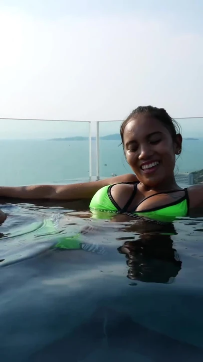 Anale penetration für meine thai-freundin mit dickem arsch nach dem pool | Clip 1