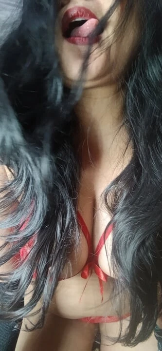 sexy girl all boys ko Bula Rahe chhodane ke liye🫦