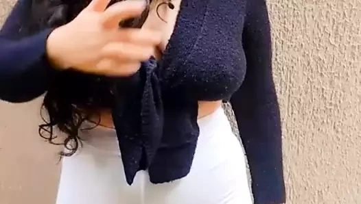 Esposa gostosa com seios grandes