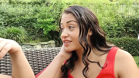 Üvey kız kardeş öğrenci Avi Love üniversiteden sonra sıkı götünü genişletiyor