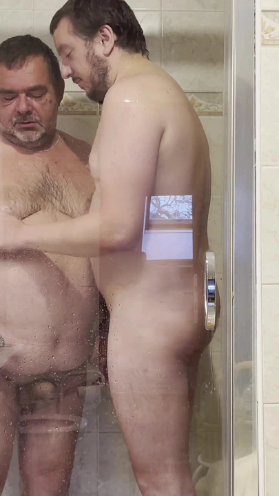 Duş, bir erkekle daha iyi