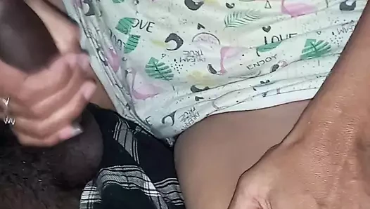 Komşum sadece yarağıma dokunmak istedi