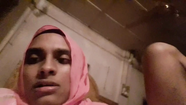 Desi hijabi sissy anal parmaklama