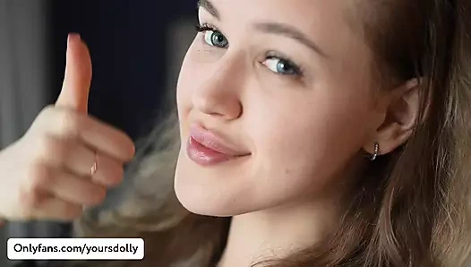 Çıplak ev işi. Dolgun cüppeli ve külotsuz seksi bir hatunla yatak odası temizliği. Yours Dolly