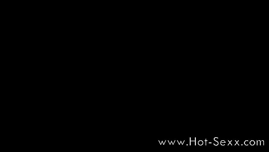 Bu külotlu çoraplı ezikle seksi ayaklarıma tapıyor