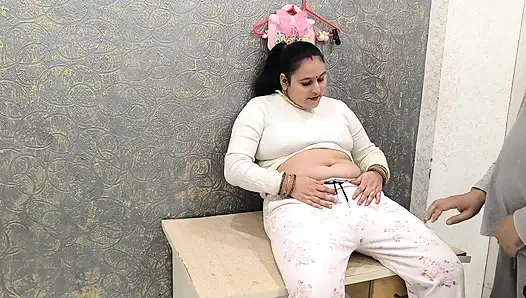 Üvey kız üvey babasını baştan çıkarıyor hileli seks mide ağrısını kontrol et