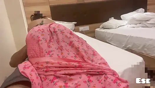 Evlendikten sonra bile erkek arkadaşından kurtuluyor