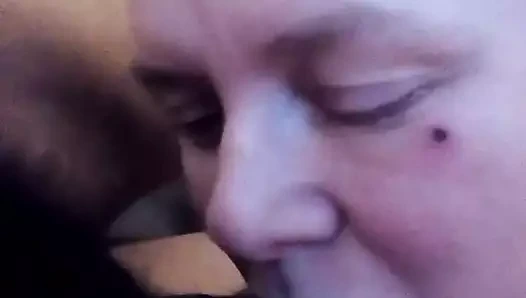 Seksi kız büyük sert yarak emiyor