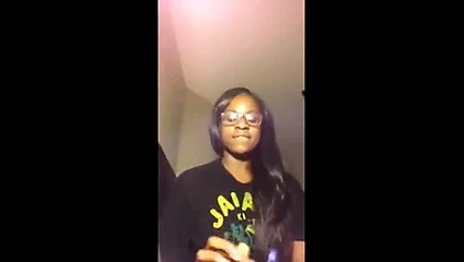 O yağ için emmek ve onu kıçına yapıştırır