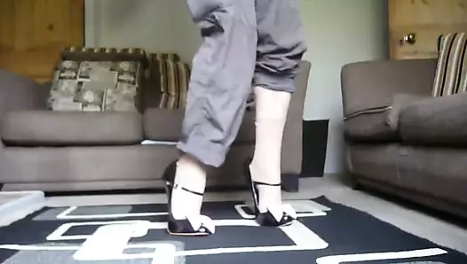 Aşırı yüksek topuklu ayakkabılarda sallanma