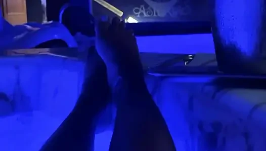Kraliçenin ayaklarına iyi dikkat edilmeli