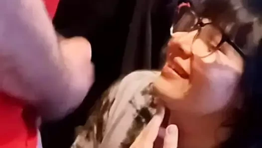 Dd üvey baba sadie'nin gözlüğüne boşalıyor