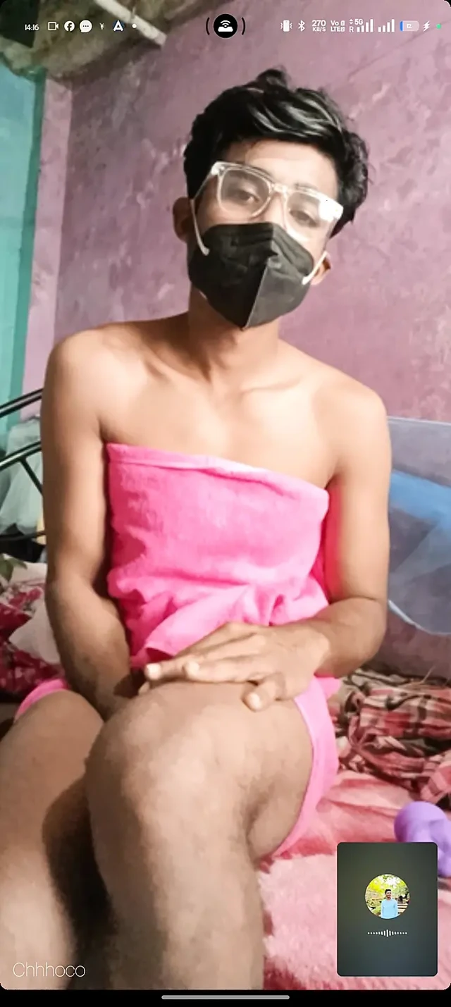 Hintli kadın kılıklı kadın chhhoco dildoya biniyor