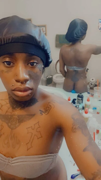 Travesti yapay penisle oynuyor ve daha fazlası