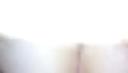 sur le canap, la salope