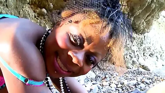 Sahnesi için beyaz yarak 02 siyah kız beyaz yarağı tadılıyor