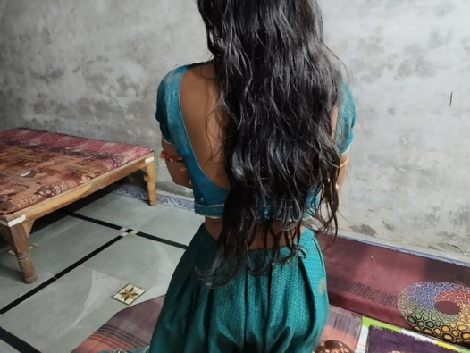 Hintli ateşli güzel rajsthani yenge romantizmi kocasının karısıyla sikişiyor