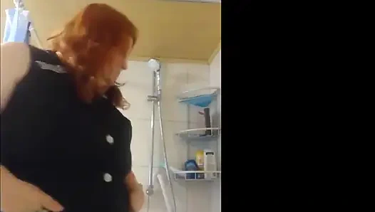 Beni izle, ateşli bir iri güzel kadın, duş al.