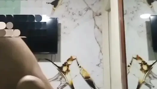 Eski sevgilimin en iyi arkadaşı beni ziyarete geldi ve ikinci bölümü çekiyoruz