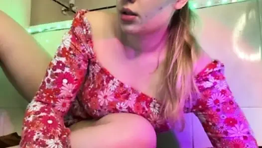 Web kamerasında çok sert fışkırtıyor ve anal sikişiyor