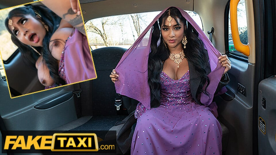 Fake taxi - Bengalli hemşire büyük göğüsleri dışarıda sıkı Asyalı amına büyük bir yarak alıyor