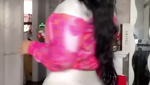 Sexybe que Culo todo metido en su calza blanca