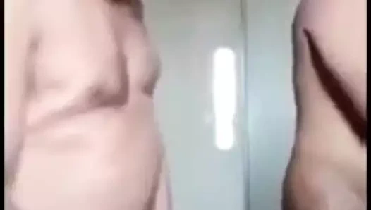 Coroa metendo no novo